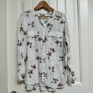 Reitmans Cream and Pink Floral Tunic Buttoned Blouse. Size M